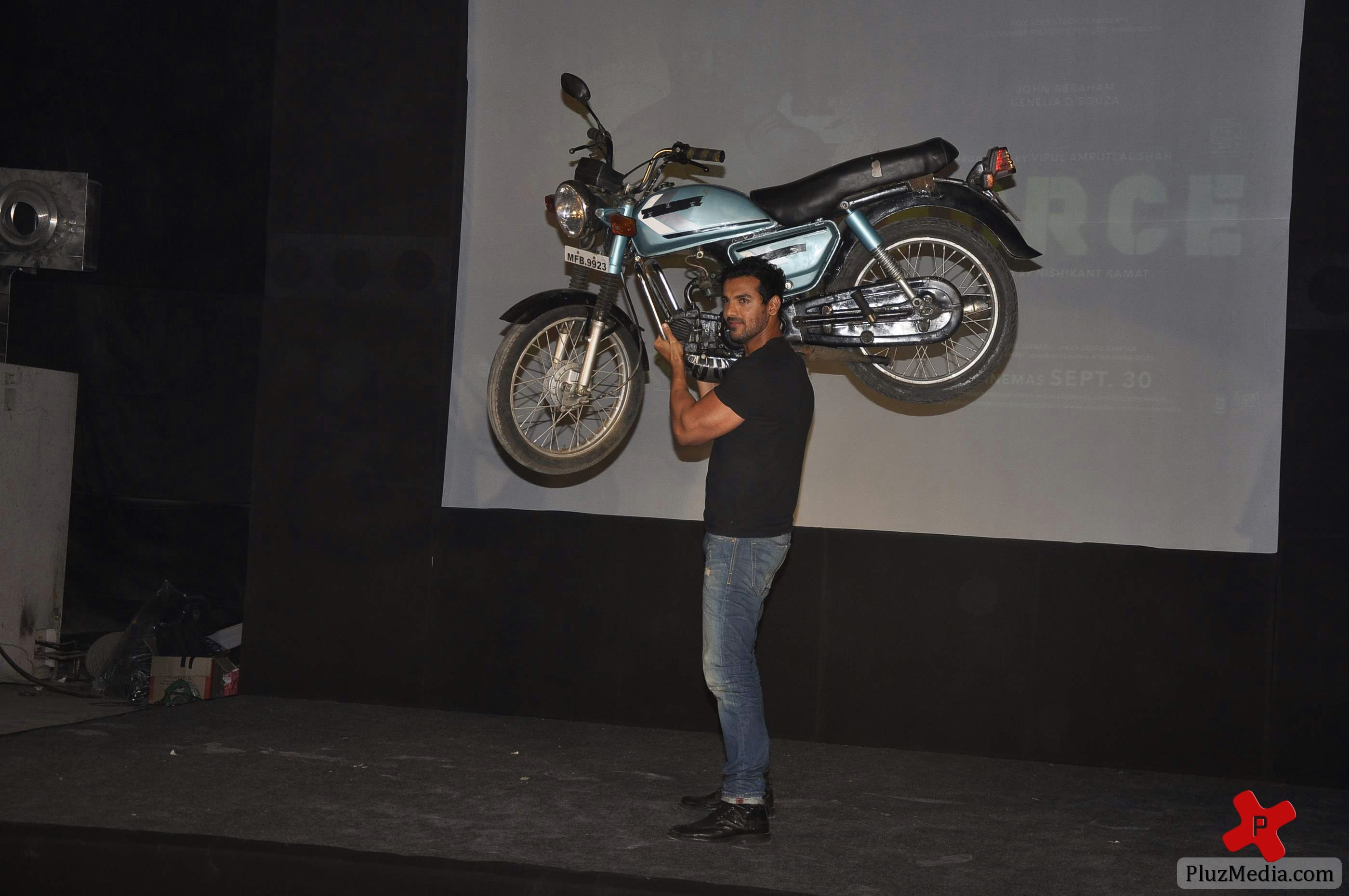John Abraham lifts a bike at Force promotion pictures | Picture 88843